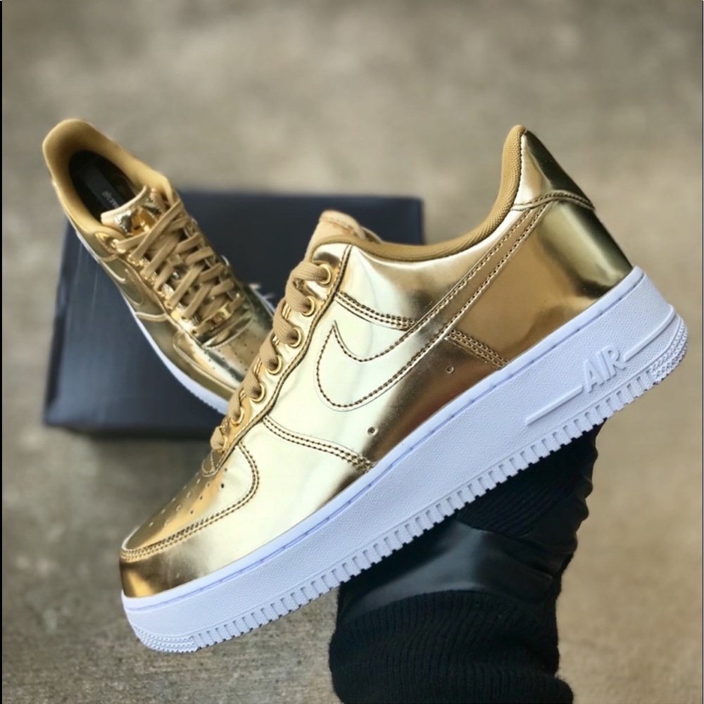 Air Force 1 low Gold and White